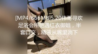 冒死潜入女生宿舍爬墙偷窥漂亮女生洗澡洗BB