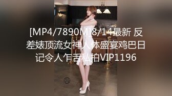 绿帽男灌醉大长腿女友，抱着给别人迷奸，女友的身材和颜值都很不错，被人各种玩弄艹逼