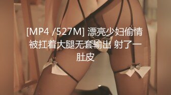 商城厕所双镜头TP美食城上班的小妹嘘嘘