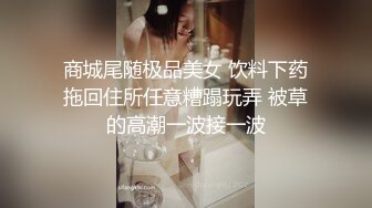 小智寻花约了个良家小少妇，床上激情爆草边亲边玩，大鸡巴无套抽插，直接内射骚穴后让小骚逼给按摩精彩刺激