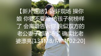 漂亮美眉被无套爆菊花 这么粉嫩的小鲍鱼也操腻了 美眉身材不错 操的骚叫不停