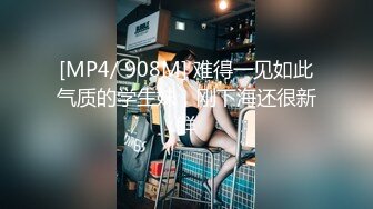 大神旅游景区一路走一路抄底众多的美女少妇眼界大开 (11)