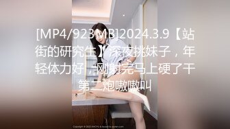 [MP4/ 529M] 眼镜小美女露脸群P好几哥大哥，身材不错让三个大哥对着小嘴奶子和逼逼撸鸡巴