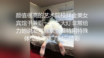 素颜女神露脸第一视角自慰，聊聊性经验，再和男友口交无套后入操逼