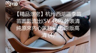 商场女厕蹲守躲在里面抽烟的黑丝女职员