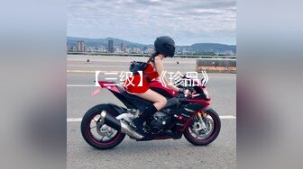 官方售价39元❤️一对好闺蜜一起逛街被一箭双雕抄底黑裙美女穿着紫色花内勒出深深屁股缝