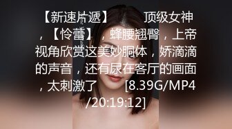 精彩刺激的俩俄罗斯女孩光滑肌肤相互爱抚和帅哥玩双女洗龙下面操着穴上面逼对着嘴不断刺激阴蒂玩的嗨