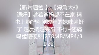 《极品CP魔手外购》坑神潜入某单位女厕隔板缝中实拍超多小姐姐方便，赤裸裸逼脸同框，妹子对着镜头看半天都没发现异常 (2)