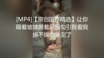 [MP4/ 1.37G] 极品萝莉小妹跟两个小哥哥激情3P，在床上让两小哥轮着玩，揉奶玩逼骚穴特写，压在身下爆草抽插后入