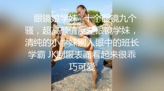 商场女厕偷拍牛仔裤少妇 肥美的鲍鱼