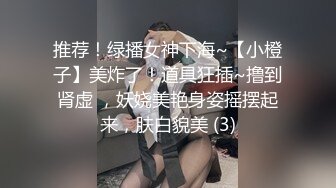 奶茶店女厕白短衫牛仔裤清秀小妹,两片红嫩的微毛鸡冠唇真想蹭蹭