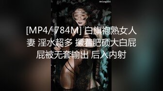 二龙戏珠 _ 妻子骑在好友肉棒上时丈夫插入她的后门