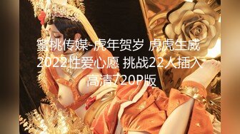 两个小婊妹露脸精彩展示，真实感很强跟狼友互动撩骚听指挥，揉揉奶子摸摸逼，撅着屁股抠菊花，精彩不要错过