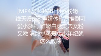 [MP4/ 966M]&nbsp;&nbsp;两个妹子，环肥燕瘦一男双飞，大战白虎妹子，女上位后入，蜜桃臀大屁股撸射在肚子上