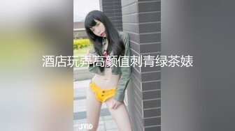 颜值不错骚气少妇夜晚驾车边开边口交 停路边驾驶座上位骑坐抽插非常诱人 很是诱惑喜欢不要错过