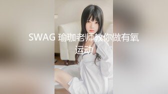 漂亮大奶美女 穿着红肚兜被操的呻吟不停 无套输出内射 浓稠精液流出