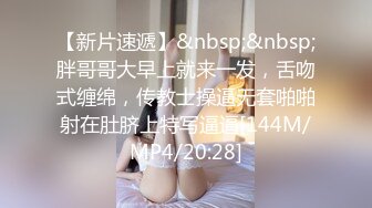 漂亮人妻抱孩子逛公园 深色菊花区 发现被偷拍盯着镜头 !