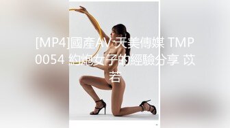 深圳某小区干洗店性感美女老板娘和经常光顾生意的中年男酒店偷偷开房，真风骚出门连内裤都不穿，边肏边扒衣服!