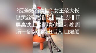 最新高价购买原版高质量女神厕拍（烧烤摊老板女儿来帮忙,拍完她粉嫩的鲍鱼后来她烧烤摊点鲍鱼吃） (5)