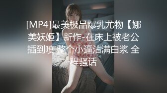 深夜的清纯小萝莉露脸展示，想要狼友的的礼物轰炸，脱光了玩奶头，掰开骚穴看特写道具摩擦，让狼友调教好骚