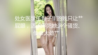 专心舔鸡巴的小母狗