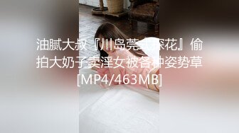 嫩模勾引胸前纹身妹子自慰啪啪双洞齐插，大黑牛塞入假吊爆菊口交上位猛操