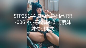 ✿风骚女教师✿补习教师为了赚外快接单酒店打炮很主动的把大奶子露出来玩弄，肉色丝袜撕个洞洞就能插进去了，骚逼真会玩