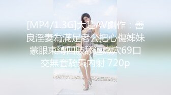 商场白色隔板全景后拍多位美女尿尿2 (5)