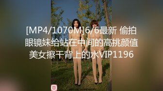 难得一见无毛白虎馒头美穴，小姑娘宿舍自慰，掰穴小穴摸几下就出水，尝试双指插入有点紧，近距离特写超级粉嫩