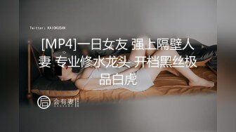 [MP4/ 1.57G]&nbsp;&nbsp;年轻小骚妹伺候小哥，给小哥撸着鸡巴舔乳头，深喉交舔弄好骚，让小哥暴力抽插叫声骚浪呻吟可射精彩刺激