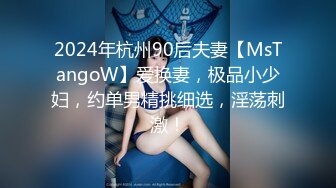 两个华人小伙找了个泰国漂亮美女，身材极品又听话，两男一女插得妹子瘫在床上，场面极其劲爆!