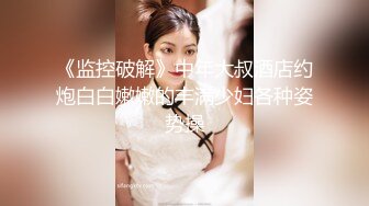 潜入公园女厕偷拍一位优雅的少妇顺便还捎带一位 原档