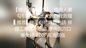 年轻小女友露脸直播和男友做爱，打飞机乳交，女上位无套战白虎特写近景操逼，白浆可不少