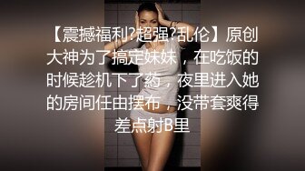 极品颜值美女模特宝宝这内衣真是性感诱人啊，浴室湿身诱惑，全程露脸无毛白虎逼特写展示，道具玩弄淫水多多