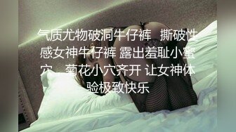 极品巨乳短发少妇给老公戴绿帽 在车上就迫不及待 露出她那又白又大的奶子开始乳交车震！