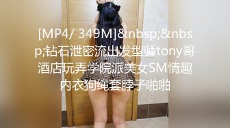 去朋友家做客时他清纯漂亮的女友洗澡后主动勾引我,发育的真好,奶子又白又大,忍不住直接猛操,朋友在旁边拍摄！