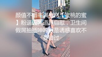 与格子短裙少妇啪啪，穿上情趣装黑丝口交后入大力猛操