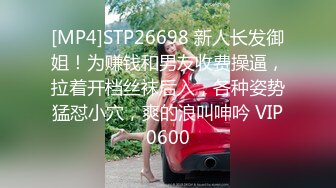 极品CP✅魔手》疯狂大胆坑神躲进商场女_厕独占一个坑位隔板缝中偸_拍各种B形妹子方便▲极限特写镜头快要碰到B了 (1)