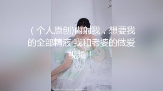 无人后继13百褶裙黑丝袜抄底