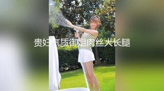 让人眼前一亮的小美女，即清纯又开放的那种，基本无敌的完美身材，圆润的翘臀 搭配皮裤 丝袜美腿 黑丝灰丝 各种搭配，简直了 (1)