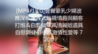 商场女厕全景偷拍几个漂亮小妞各种姿势嘘嘘人美B更美 (2)