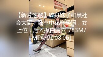 漂亮女主播户外真空露出大阴唇 在野外无视身边经过的路人冲动直播逼逼，白嫩大长腿不知道被哪个路人搞上了