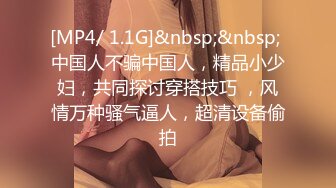 《极品CP✅魔手☛外购》色胆包天坑神潜入广西某医院急诊科女厕~直接进去隔板缝中偸拍多位女护士和女患者方便~太猛了 (10)