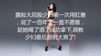 地攤上買東西的極品肥白大屁股美女,丁字褲太小半個陰唇都快露出來了