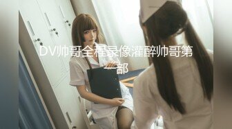 小女友边看黄片学习，边做，女上位啪啪，还不忘记比心