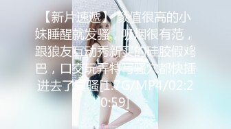 淫荡反差小女仆✅极品美少女穿上可爱女仆装服务金主爸爸，振动棒紫薇爽的尿屁不停，娇小身材被爸爸抓紧双手后入