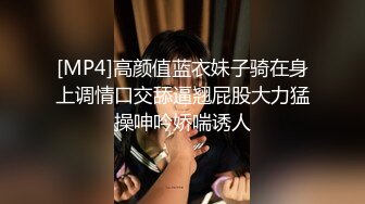 正太探花老哥约了个熟女两男一女3P，穿上开档黑丝摸奶口交，翘起屁股抽插猛操，一前一后轮换着操